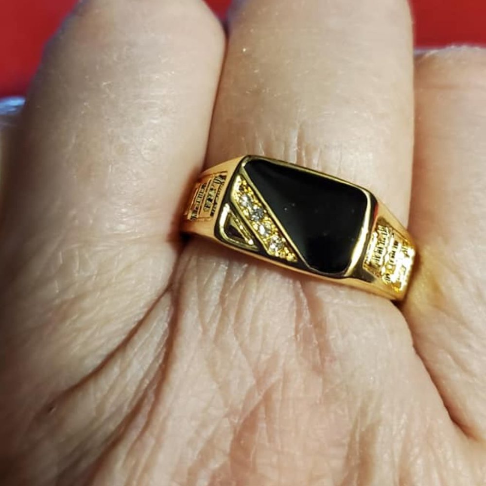 Black stone with rhinestones in gold tone ring